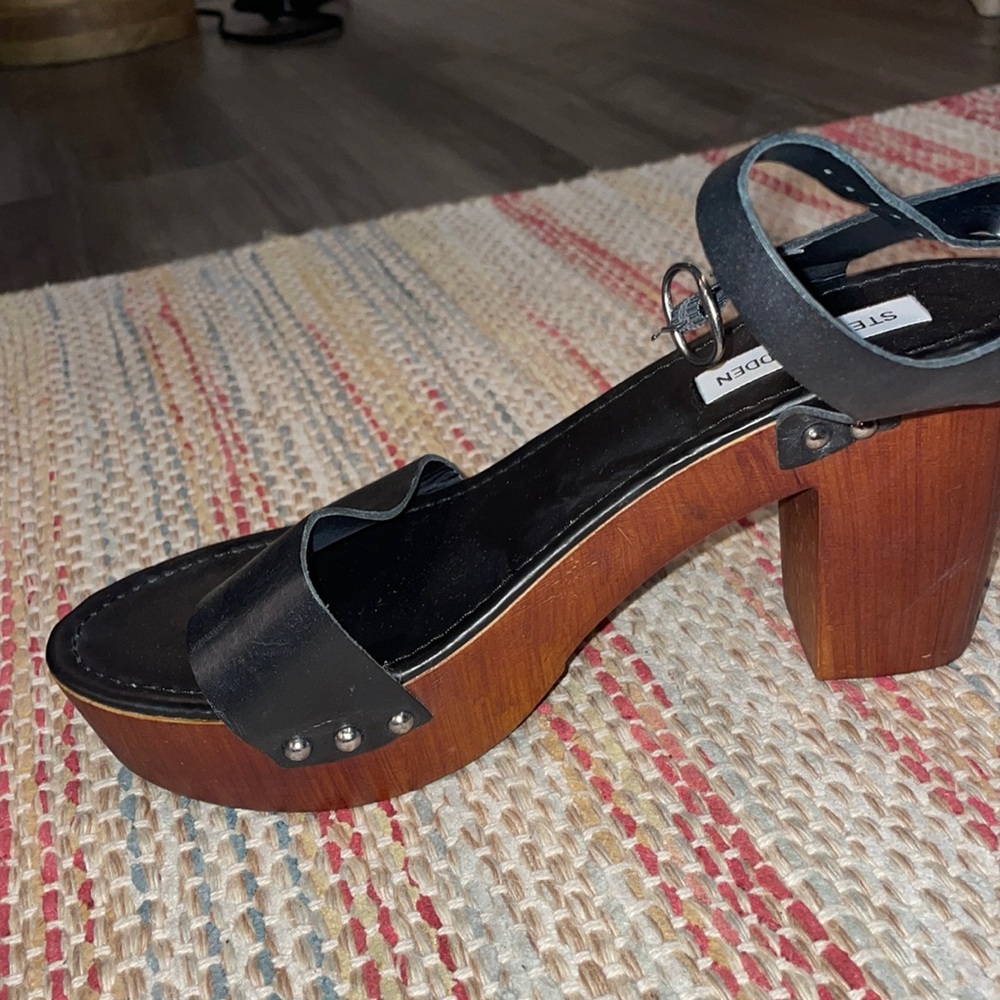 Never worn Steve Madden thick heals